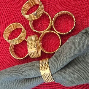 Set of 8 Exquisite Gold Mesh Napkin Rings